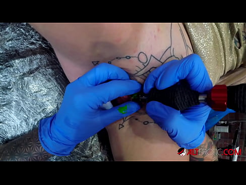 ❤️ Fìor tattooed hottie Sully Savage fhuair tattoo air a clitoris ❤️ Porn cruaidh aig gd.mathem-1-class.ru ❌️❤